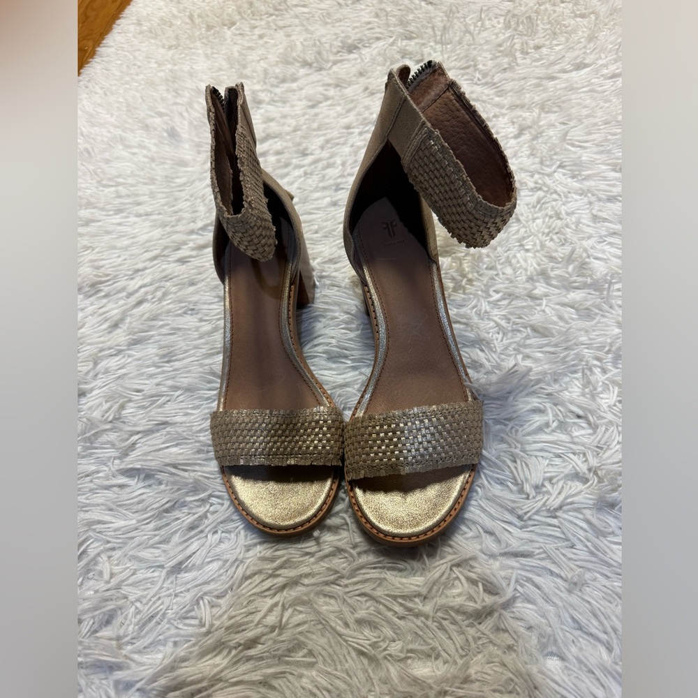 FRYE Bianca Woven Back Zip Heeled Sandals - Picture 6 of 16